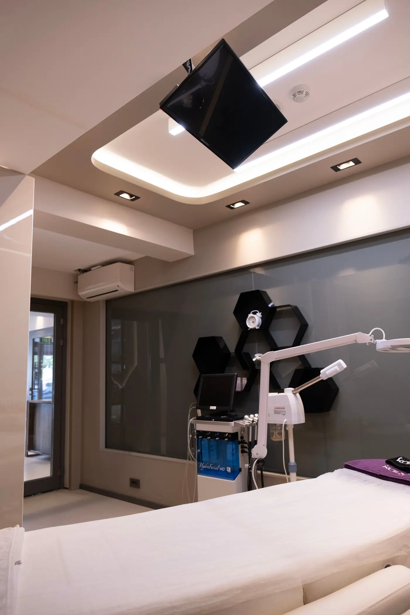 Stock photo: medical equipment and lighting in a modern treatment room